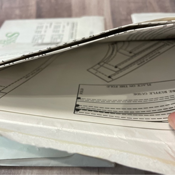 Syndee's Crafts - Clothes Patterns Uncut Victoria Gabby Ann Precious Doll Dress - Picture 8 of 10